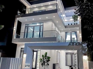 Nhà phố hiện đại kính kết hợp tone trầm